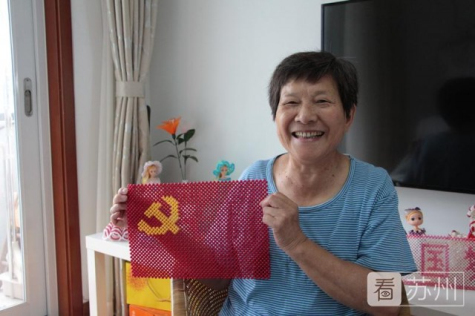 1912顆！退休老黨員用彩珠串起心中的黨旗！